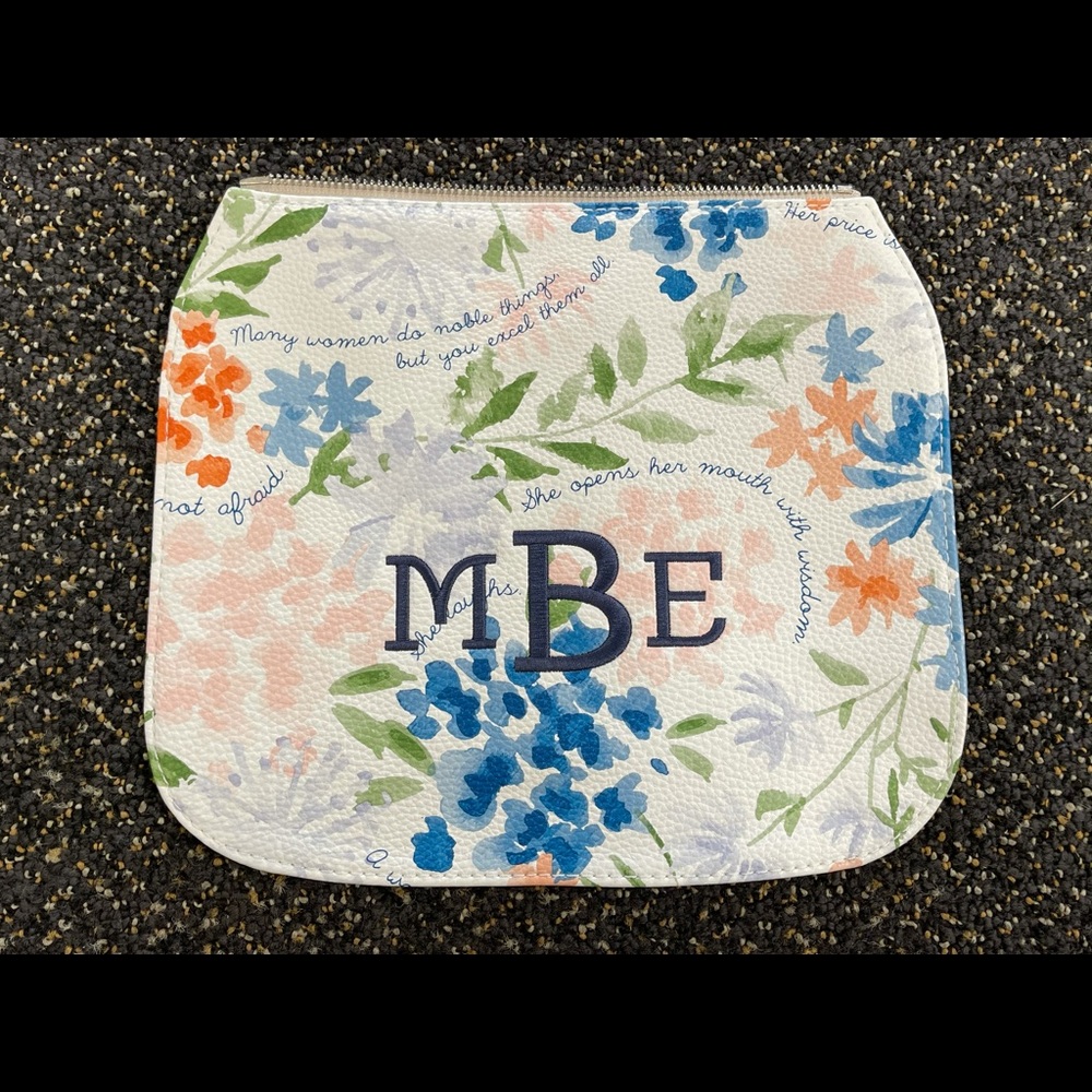 NWT Crossbody bag with replaceable flap - Picture 2 of 2